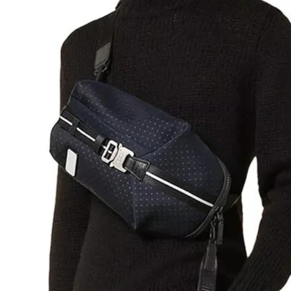 NWT Tumi Tahoe Bozman Sling Bag in Ink Luggage & Travel Bags